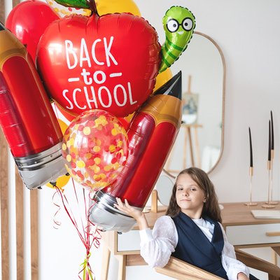 Воздушные шары на 1 сентября с фигурами карандашей и яблока, доставка в Красноярске